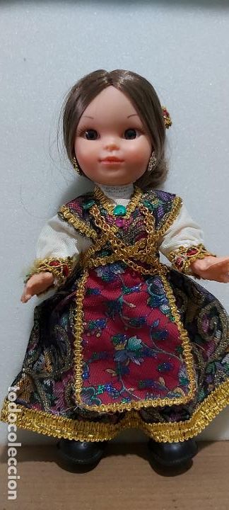 Mu&ntilde;ecas espa&ntilde;olas modernas: Mu&ntilde;eca traje regional marca flok mide aproximadamente 22cms - Foto 1