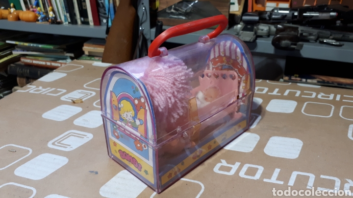 Mu&ntilde;ecas espa&ntilde;olas modernas: Cofre con mu&ntilde;eca BOMBI DE VICMA Y CUNA CON BEBE - Foto 2