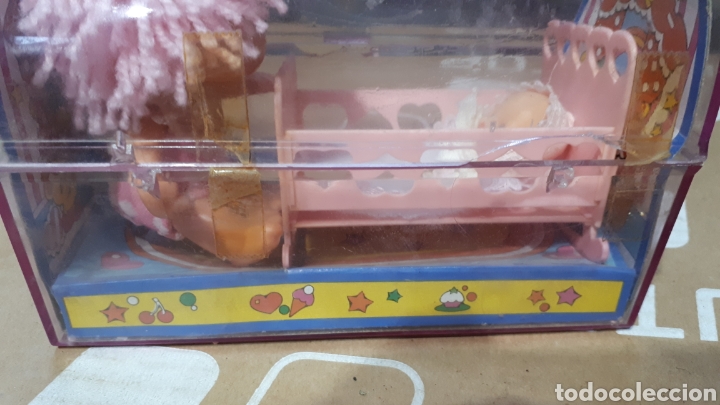 Mu&ntilde;ecas espa&ntilde;olas modernas: Cofre con mu&ntilde;eca BOMBI DE VICMA Y CUNA CON BEBE - Foto 3
