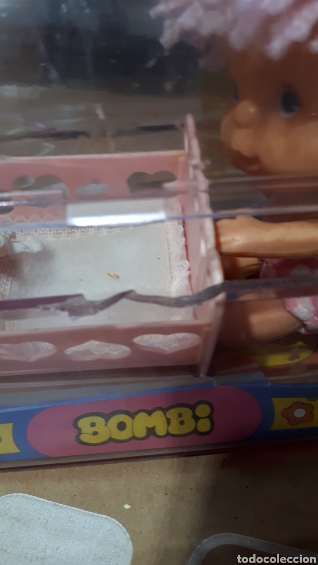 Mu&ntilde;ecas espa&ntilde;olas modernas: Cofre con mu&ntilde;eca BOMBI DE VICMA Y CUNA CON BEBE - Foto 4