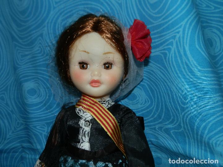 Mu&ntilde;ecas espa&ntilde;olas modernas: MU&Ntilde;ECA SIN MARCA CON TRAJE REGIONAL, 32 CM - Foto 1