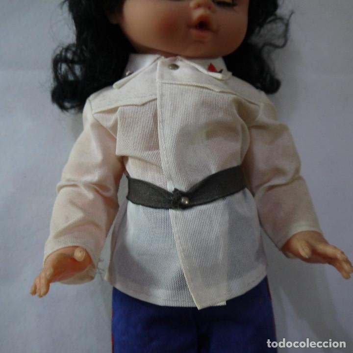 Mu&ntilde;ecas espa&ntilde;olas modernas: MU&Ntilde;ECA VESTIDA DE MILITAR DE 43 CM - Foto 3