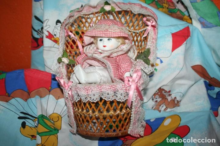 Mu&ntilde;ecas espa&ntilde;olas modernas: sillon y mu&ntilde;eca de porcelana - Foto 1