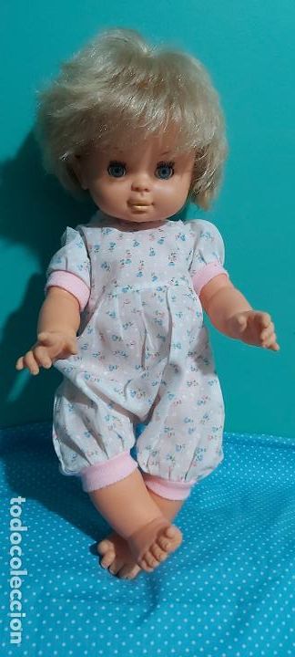 Mu&ntilde;ecas espa&ntilde;olas modernas: Mu&ntilde;eca marca b.b con chiflon mide aproximadamente 45 cms - Foto 1