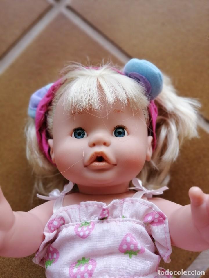 Mu&ntilde;ecas espa&ntilde;olas modernas: MU&Ntilde;ECA CON OREJERAS AZULES - Foto 1