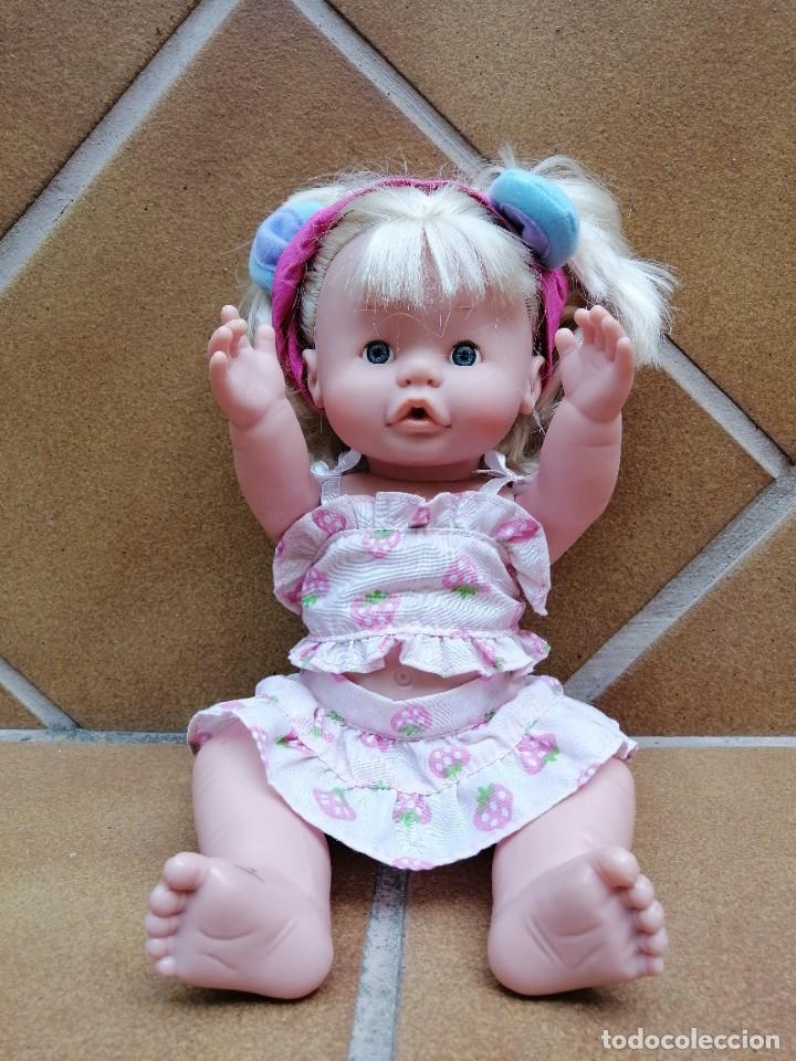 Mu&ntilde;ecas espa&ntilde;olas modernas: MU&Ntilde;ECA CON OREJERAS AZULES - Foto 2
