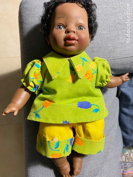 Mu&ntilde;ecas espa&ntilde;olas modernas: mu&ntilde;eca negrita Berna. ropa original - Foto 1