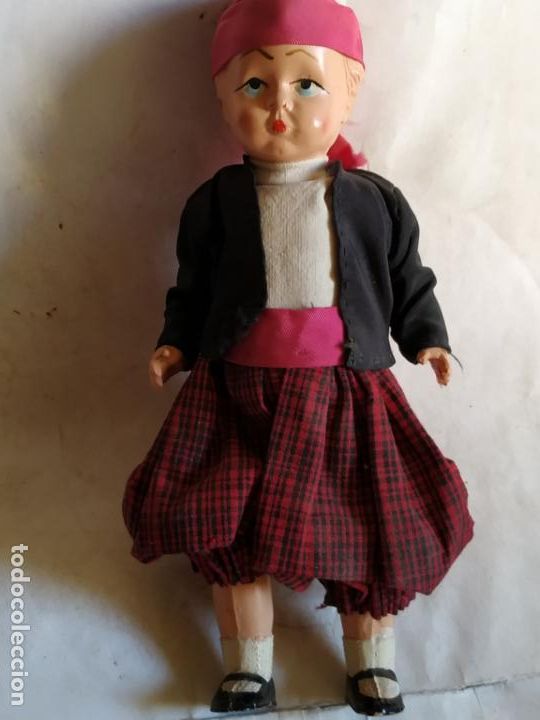 Mu&ntilde;ecas espa&ntilde;olas modernas: Mu&ntilde;eco en traje regional espa&ntilde;ol - Foto 2