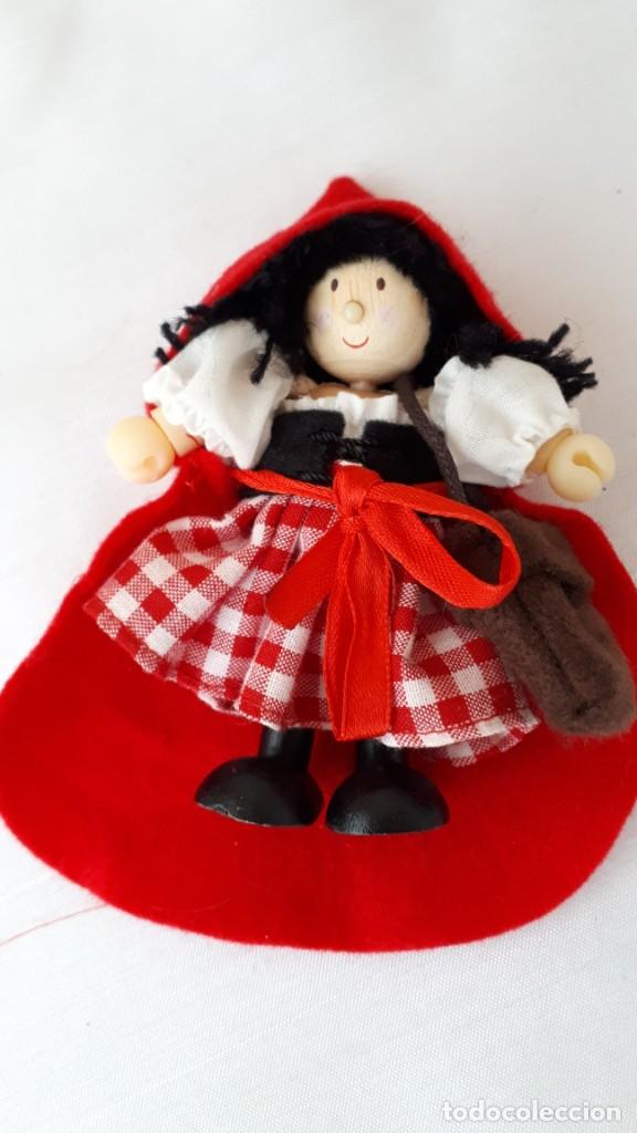 Mu&ntilde;ecas espa&ntilde;olas modernas: MU&Ntilde;ECA CAPERUCITA DE MADERA 10 CM - Foto 1