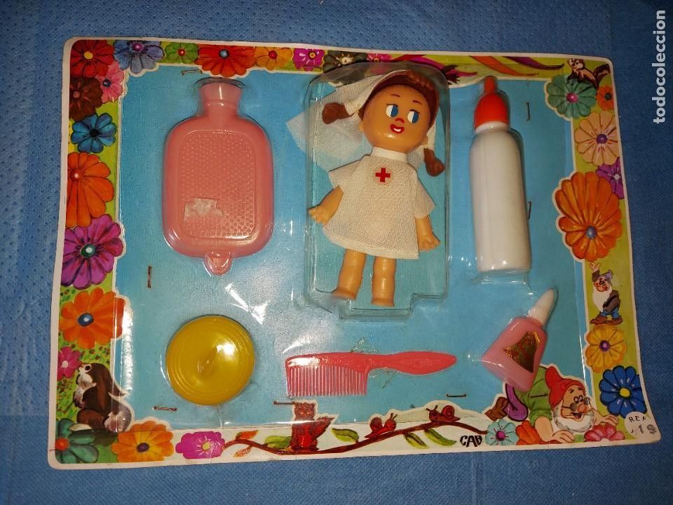 Mu&ntilde;ecas espa&ntilde;olas modernas: MU&Ntilde;ECA ENFERMERA CON ACCESORIOS - Foto 1