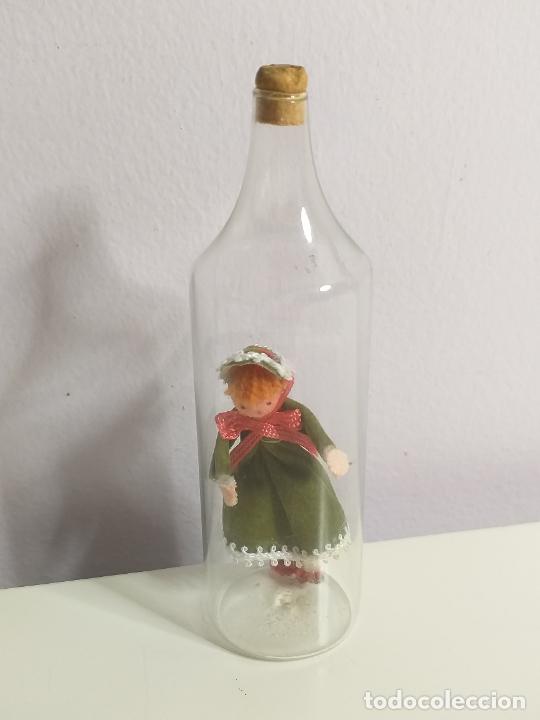 pequena botella de cristal. muneca dentro. altu Compra venta en todocoleccion