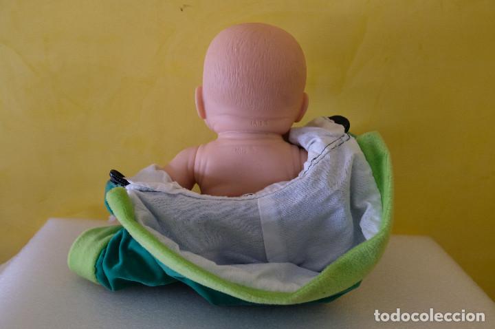 Mu&ntilde;ecas espa&ntilde;olas modernas: MU&Ntilde;ECA BEBE. MARCA IRIS 17 CM CON ALBORNOZ - Foto 3