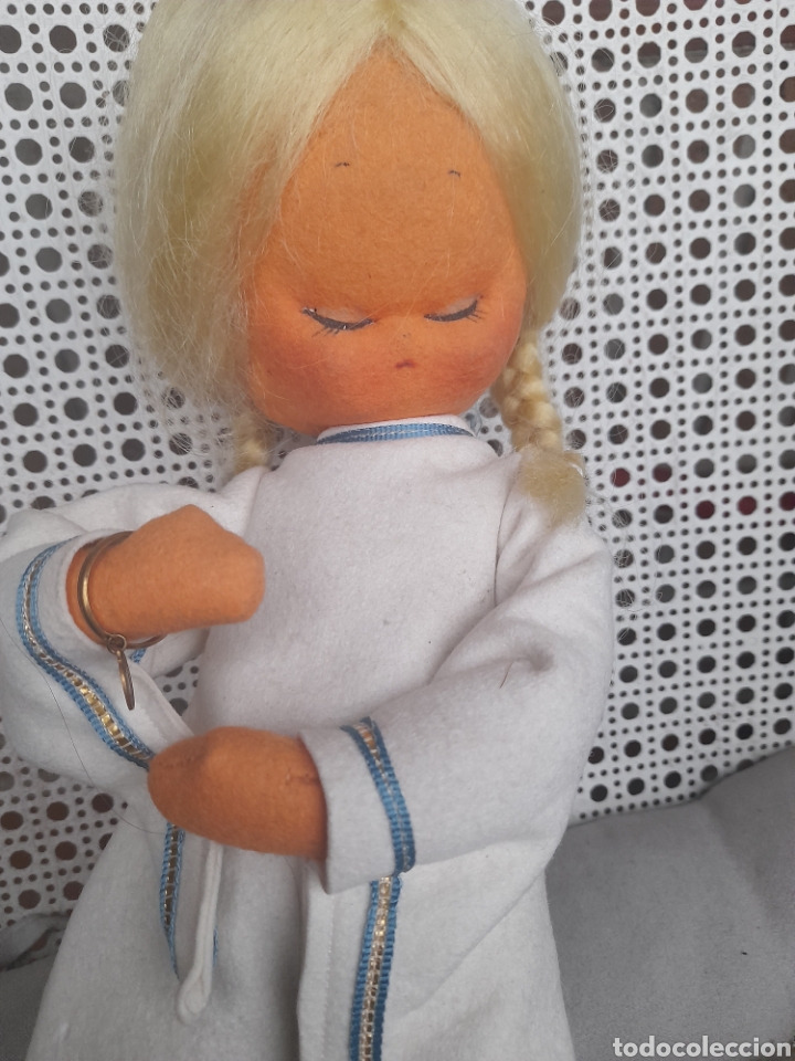 Mu&ntilde;ecas espa&ntilde;olas modernas: Antigua mu&ntilde;eca de comuni&oacute;n de fieltro - Foto 2