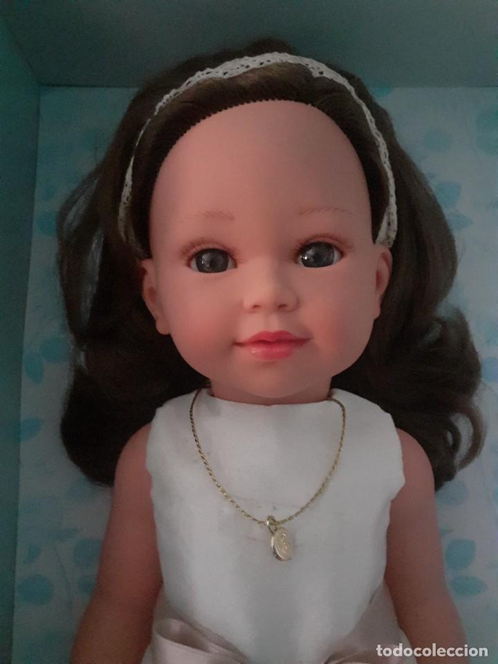 Bonecas Espanholas Modernas: Mu&ntilde;eca Coral comuni&oacute;n vestida de azul casta&ntilde;a, nueva en caja