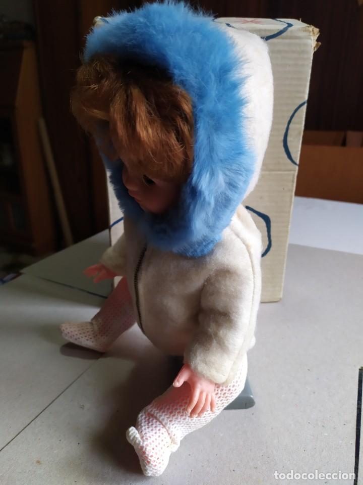 Mu&ntilde;ecas espa&ntilde;olas modernas: Mu&ntilde;eca con abrigo y capucha , GPS - Foto 3