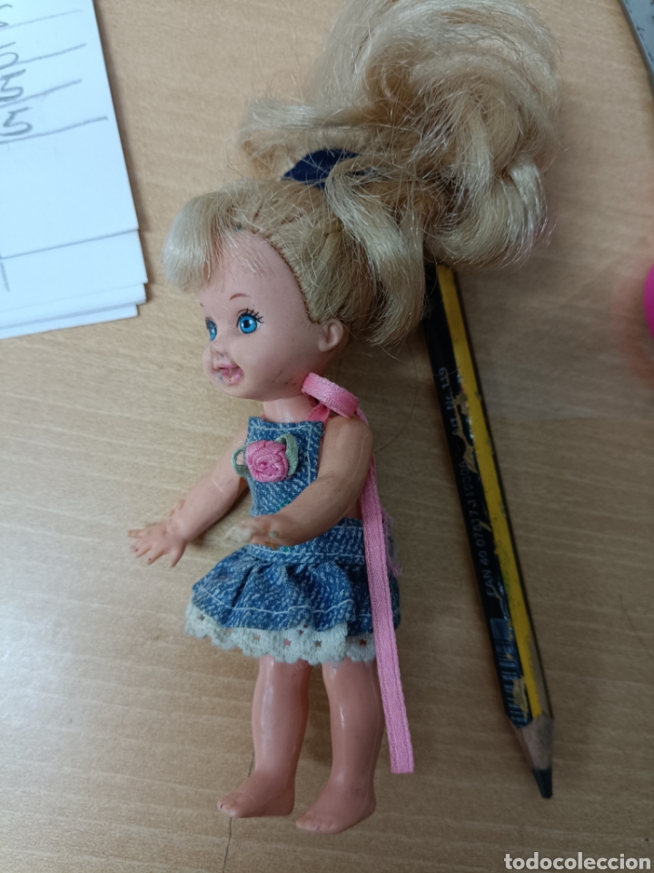 Mu&ntilde;ecas espa&ntilde;olas modernas: Mini mu&ntilde;eca 1994 mattel mueve el brazo - Foto 1
