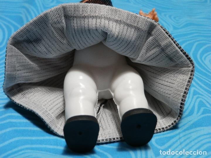 Mu&ntilde;ecas espa&ntilde;olas modernas: MU&Ntilde;ECA REGIONAL MALLORCA, MARCA FOLK - Foto 4