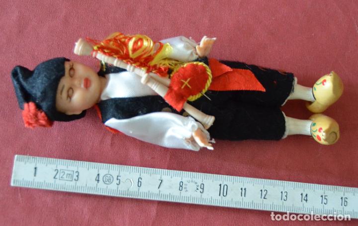 Mu&ntilde;ecas espa&ntilde;olas modernas: MU&Ntilde;ECO GAITERO - TRAJE REGIONAL - CELULOIDE - Foto 2