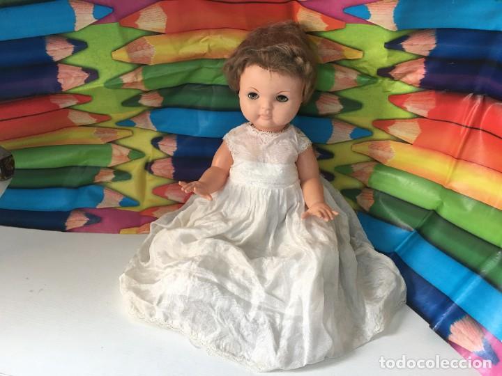 Mu&ntilde;ecas espa&ntilde;olas modernas: ANTIGUA MU&Ntilde;ECA CON VESTIDO BLANCO - Foto 1
