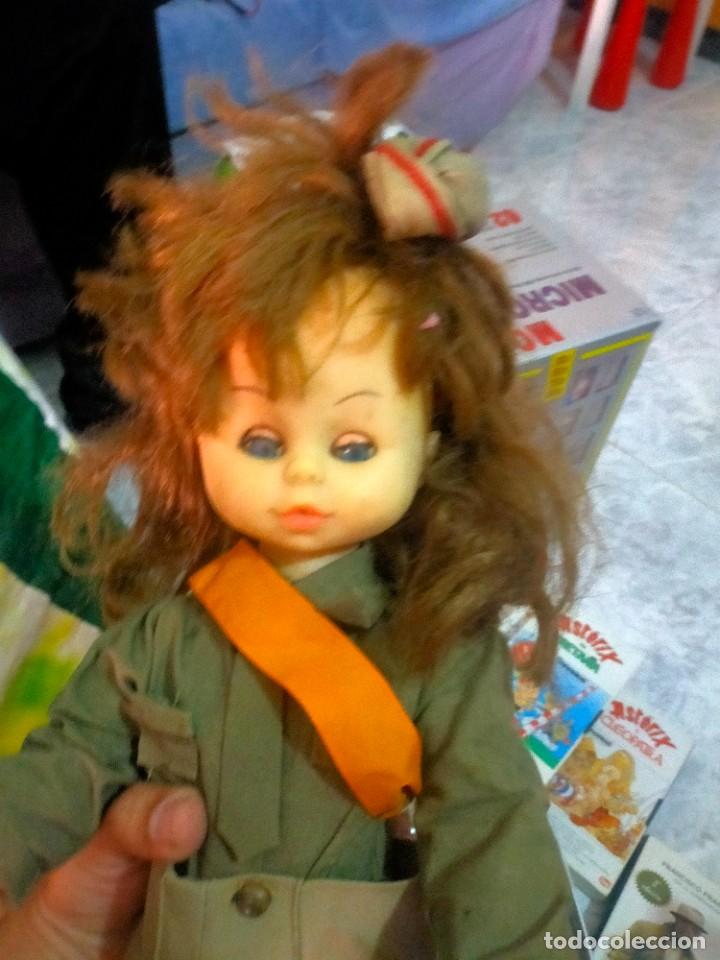Mu&ntilde;ecas espa&ntilde;olas modernas: Antigua mu&ntilde;eca con vestimenta militar - Banda con dedicatoria. - Foto 2