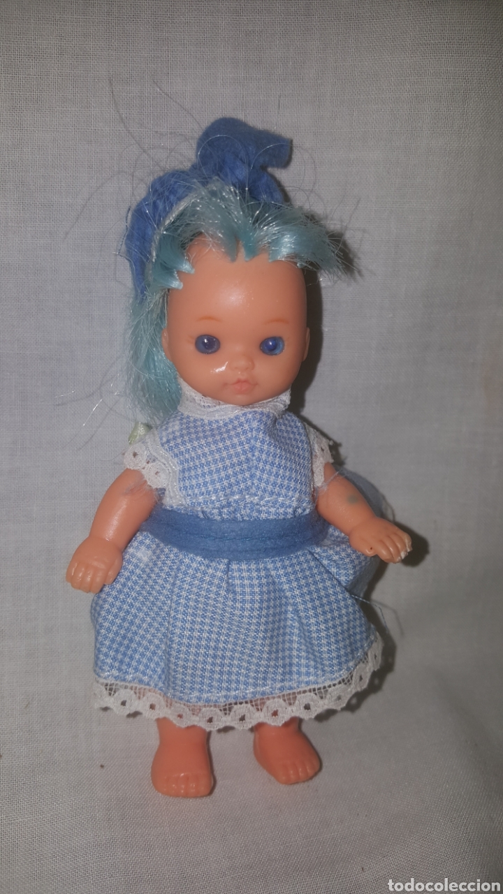 Mu&ntilde;ecas espa&ntilde;olas modernas: PEQUE&Ntilde;A MU&Ntilde;ECA PELO AZUL - Foto 1