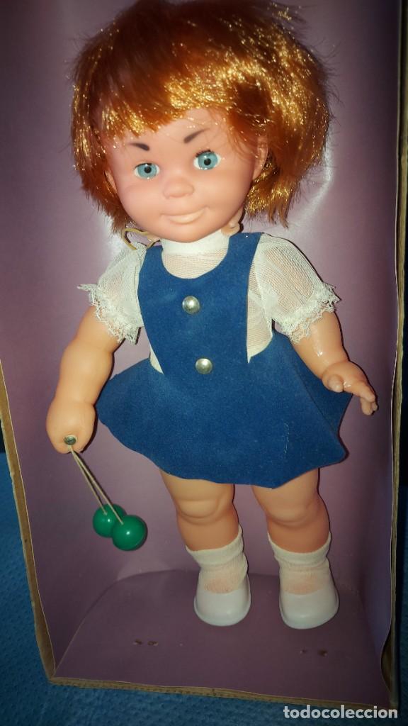 Mu&ntilde;ecas espa&ntilde;olas modernas: MU&Ntilde;ECA DE ESVI CON BOLAS TACA TACA - Foto 2