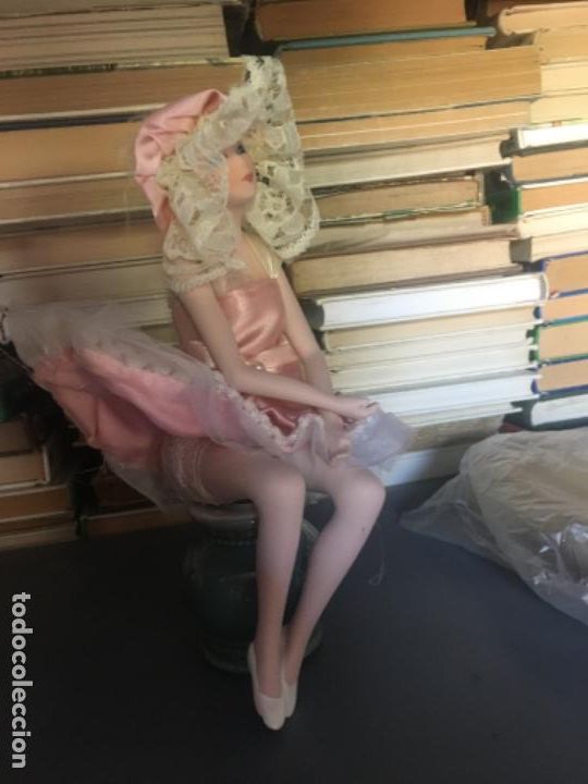 Poup&eacute;es Espagnoles Modernes: MU&Ntilde;ECA BAILARINA ARTICULADA. PORCELAIN DOLL. TAMA&Ntilde;O DE LA CAJA: 21 X 9 X 5 CTM. APROX.(ST/MG/C)