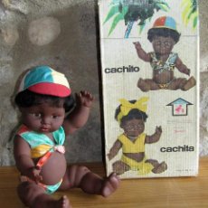 Bonecas Espanholas Modernas: ANTIGUO MUÑECO CACHITO DE NOVO GAMA - EN SU CAJA - ROPA ORIGINAL - AÑOS 60. Lote 356468515