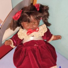 Bambole Spagnole Moderne: PRECIOSA MUÑECA NEGRITA DE LA MARCA ARIAS EN MUY BUEN ESTADO. Lote 361610745