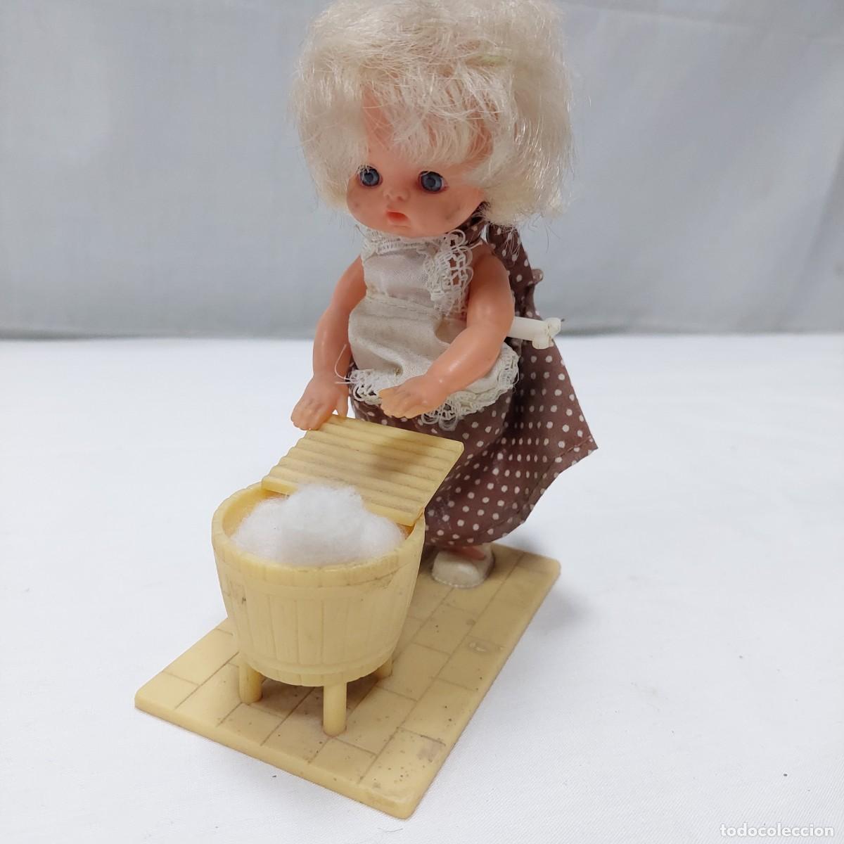 Mu&ntilde;ecas espa&ntilde;olas modernas: Mu&ntilde;eca lavandera a cuerda vicma - Foto 1