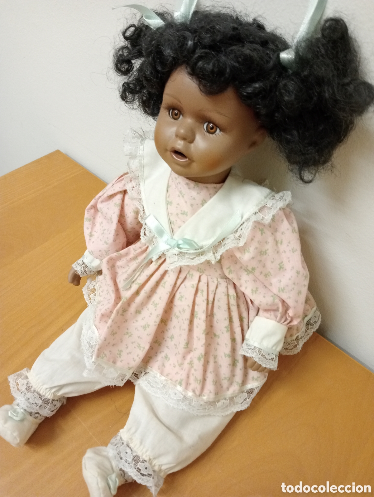 Mu&ntilde;ecas espa&ntilde;olas modernas: Mu&ntilde;eca negra porcelana - Foto 3