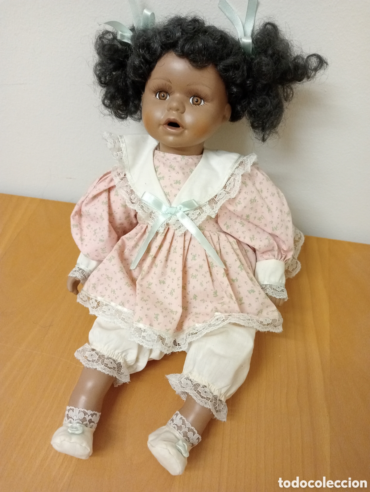 Mu&ntilde;ecas espa&ntilde;olas modernas: Mu&ntilde;eca negra porcelana - Foto 6