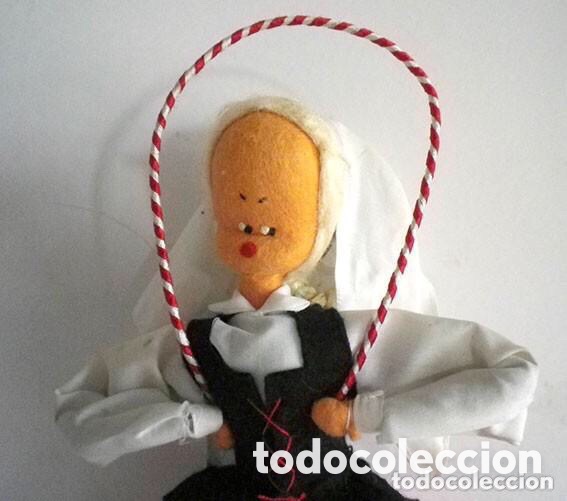 Mu&ntilde;ecas espa&ntilde;olas modernas: Mu&ntilde;eca Laina con aro t&iacute;pico Vasco - Foto 2