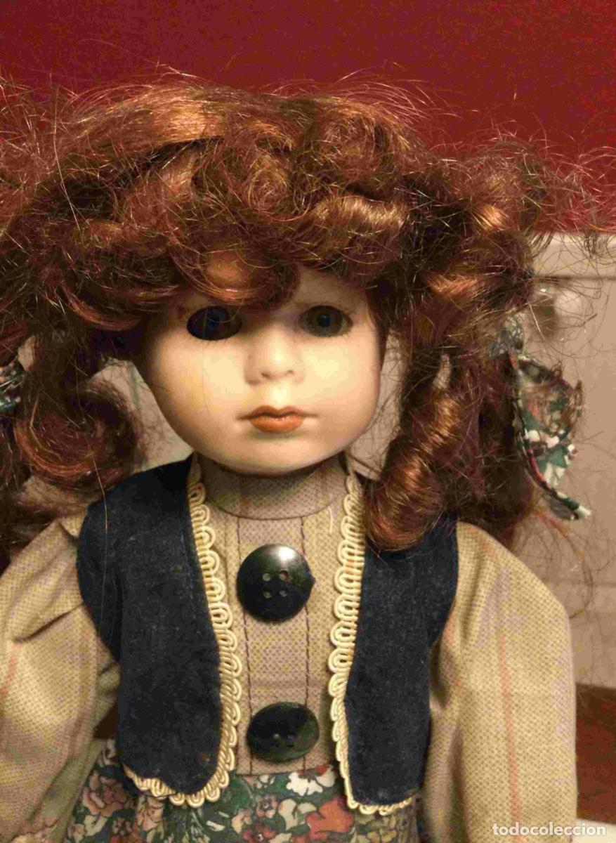 Mu&ntilde;ecas espa&ntilde;olas modernas: Mu&ntilde;eca de porcelana con peana - Foto 2