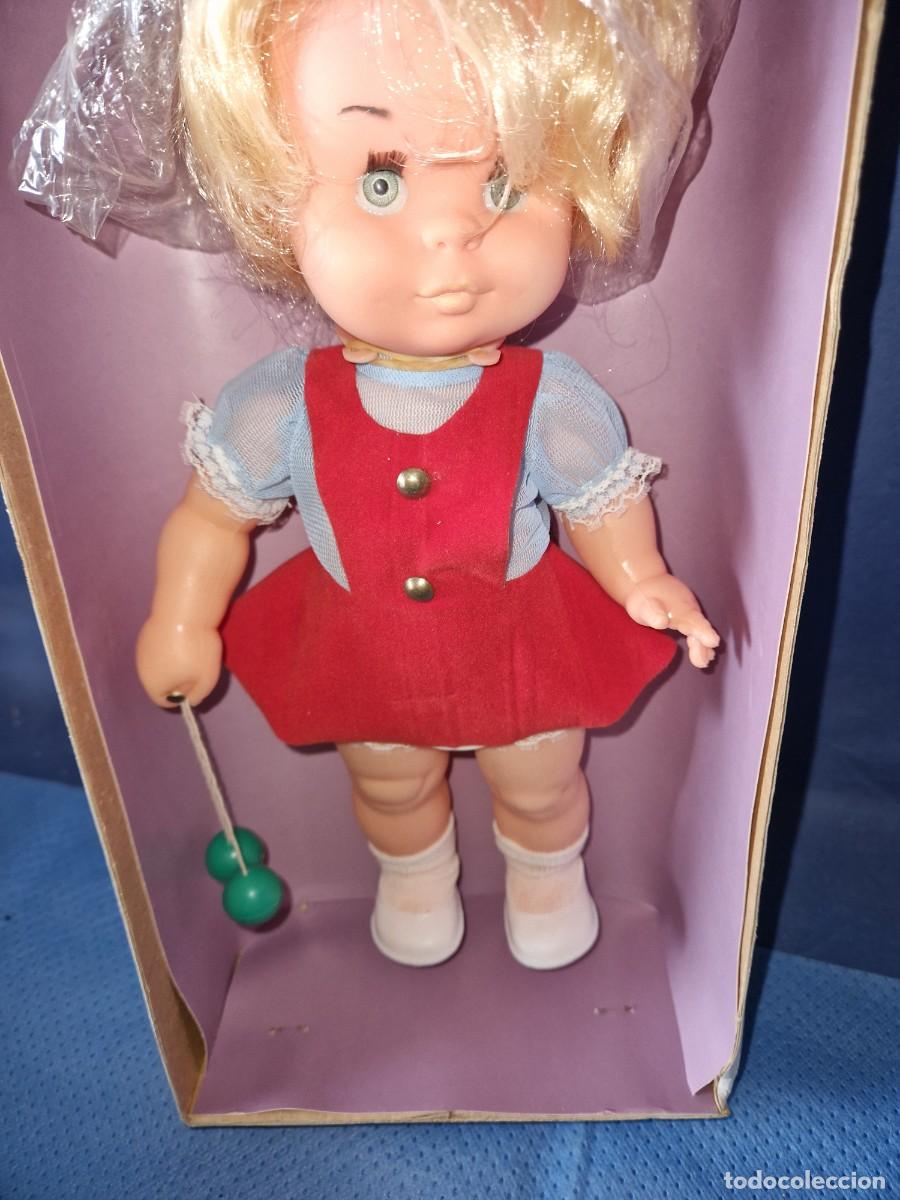 Mu&ntilde;ecas espa&ntilde;olas modernas: MU&Ntilde;ECA CON BOLAS TACA TACA - Foto 2