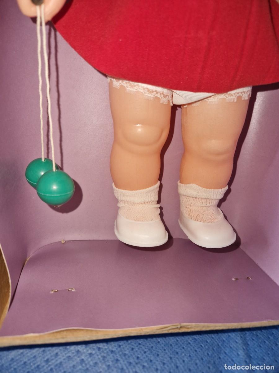 Mu&ntilde;ecas espa&ntilde;olas modernas: MU&Ntilde;ECA CON BOLAS TACA TACA - Foto 3