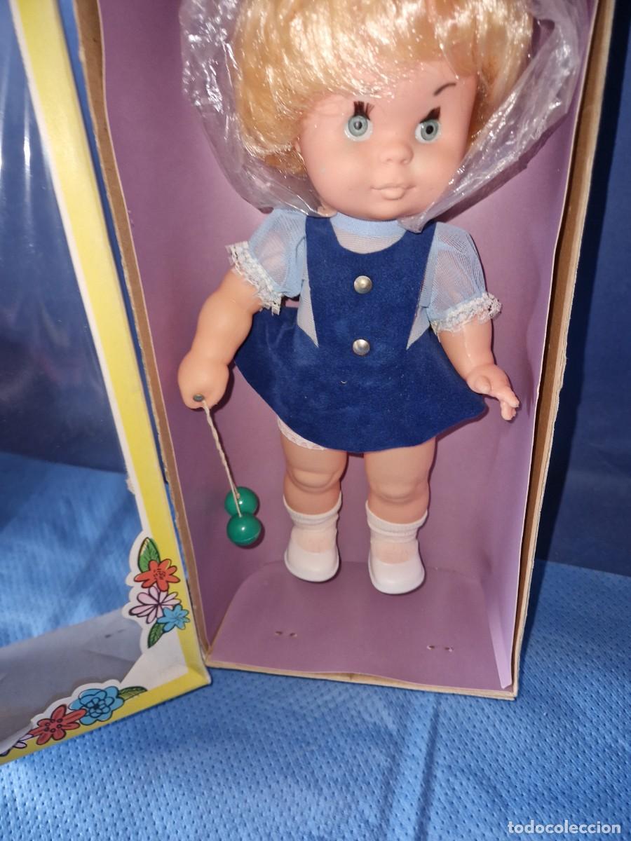 Mu&ntilde;ecas espa&ntilde;olas modernas: MU&Ntilde;ECA CON BOLAS TACA TACA - Foto 1