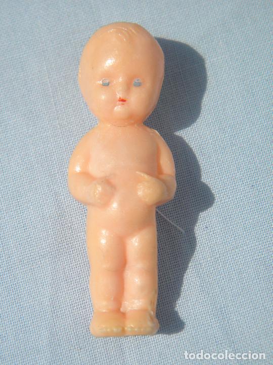 Mu&ntilde;ecas espa&ntilde;olas modernas: Antiguo mu&ntilde;eco beb&eacute; miniatura de celuloide - Foto 1