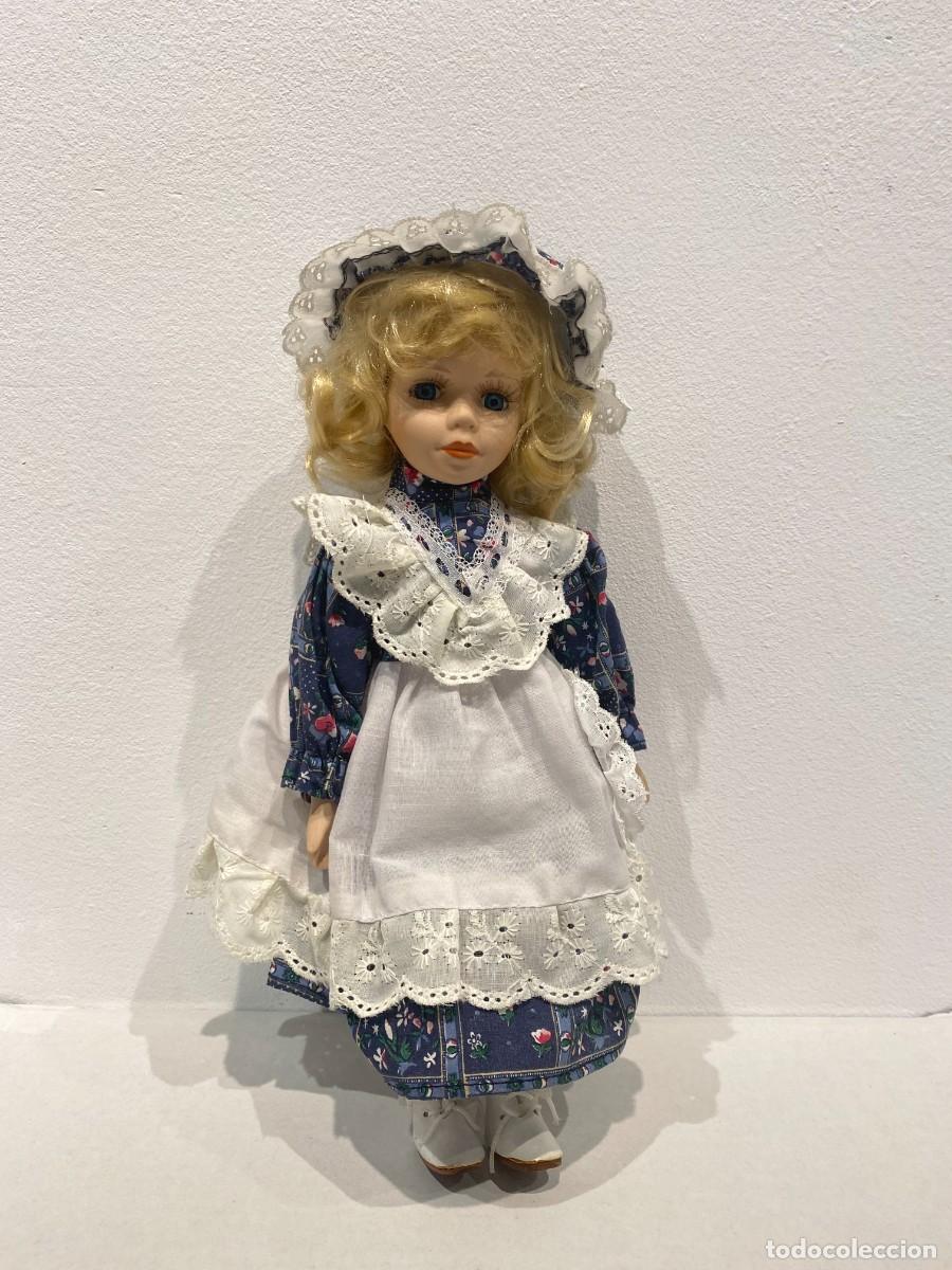 Poup&eacute;es Espagnoles Modernes: MU&Ntilde;ECA DE PORCELANA CON VESTIDO AZUL Y BLANCO