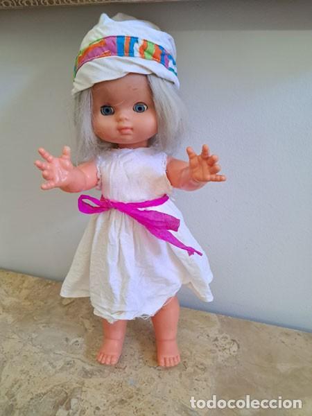 Mu&ntilde;ecas espa&ntilde;olas modernas: PRECIOSA MU&Ntilde;ECA EN PL&Aacute;STICO DURO CON VESTIDO Y GORRO DE ALGOD&Oacute;N - Foto 1