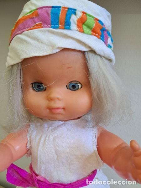 Mu&ntilde;ecas espa&ntilde;olas modernas: PRECIOSA MU&Ntilde;ECA EN PL&Aacute;STICO DURO CON VESTIDO Y GORRO DE ALGOD&Oacute;N - Foto 2