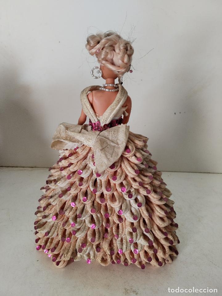 Mu&ntilde;ecas espa&ntilde;olas modernas: mu&ntilde;eca manual con vestido de servilletas - Foto 3