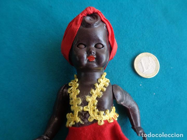 Mu&ntilde;ecas espa&ntilde;olas modernas: MU&Ntilde;ECA NEGRITA DE CELULOIDE, MARCA GALLOS, ITALIANA - Foto 2