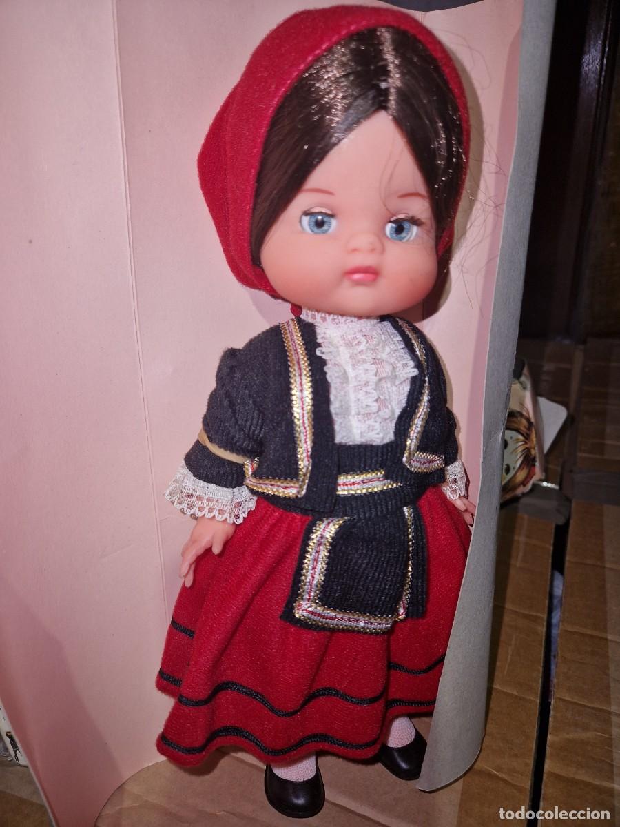 Mu&ntilde;ecas espa&ntilde;olas modernas: Mu&ntilde;eca con traje regional marca EDA - Foto 1
