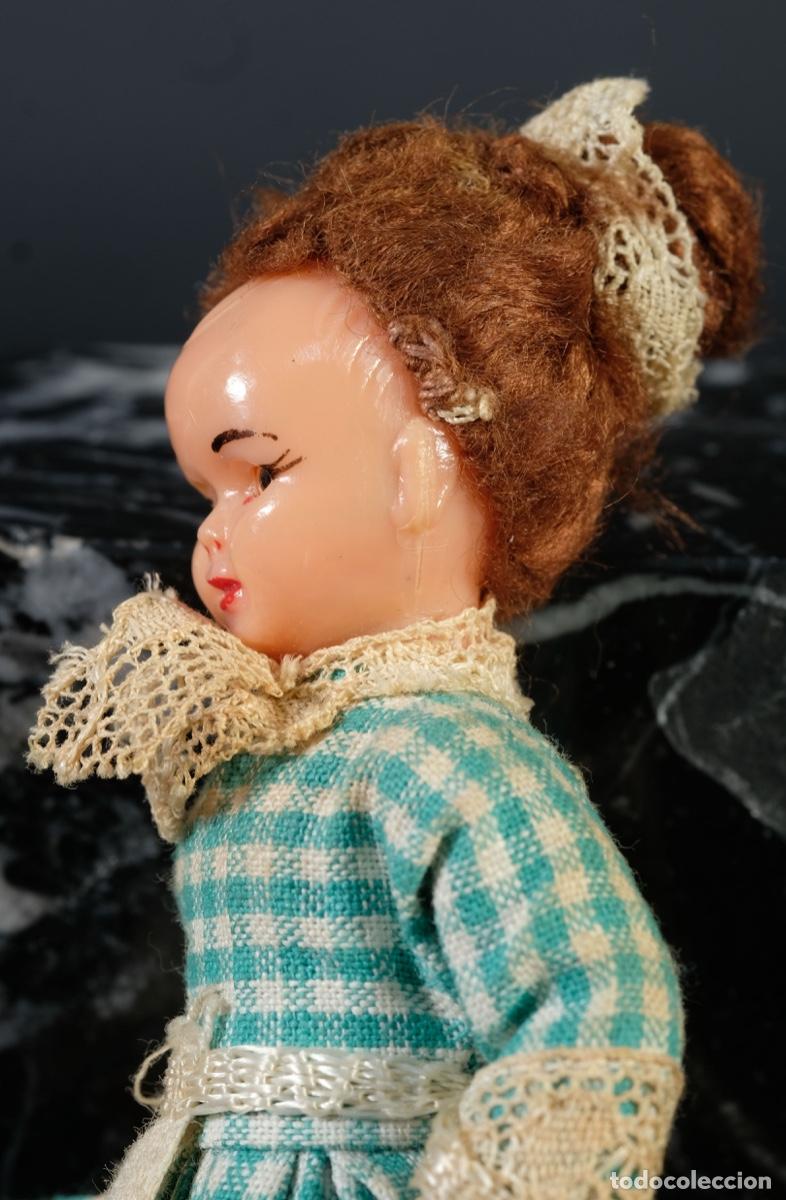Mu&ntilde;ecas espa&ntilde;olas modernas: Peque&ntilde;a mu&ntilde;eca de pl&aacute;stico con ojos dormilones - Foto 3