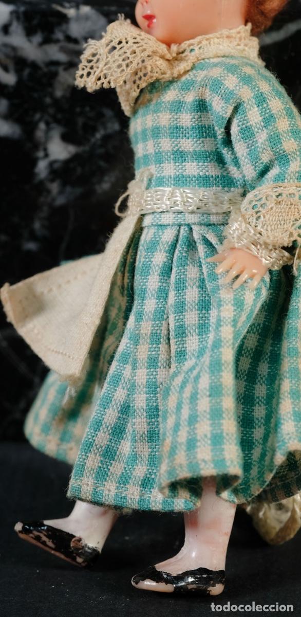 Mu&ntilde;ecas espa&ntilde;olas modernas: Peque&ntilde;a mu&ntilde;eca de pl&aacute;stico con ojos dormilones - Foto 4