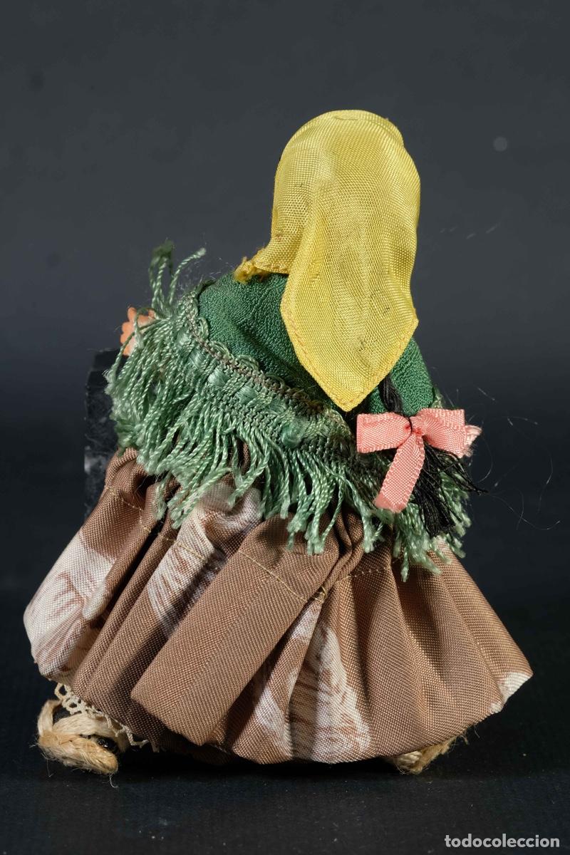 Mu&ntilde;ecas espa&ntilde;olas modernas: Peque&ntilde;a mu&ntilde;eca de pl&aacute;stico con traje tradicional - Foto 3