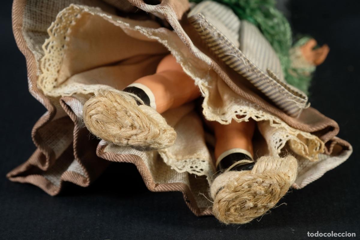 Mu&ntilde;ecas espa&ntilde;olas modernas: Peque&ntilde;a mu&ntilde;eca de pl&aacute;stico con traje tradicional - Foto 4