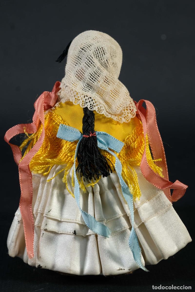 Mu&ntilde;ecas espa&ntilde;olas modernas: Peque&ntilde;a mu&ntilde;eca de pl&aacute;stico con traje tradicional - Foto 4