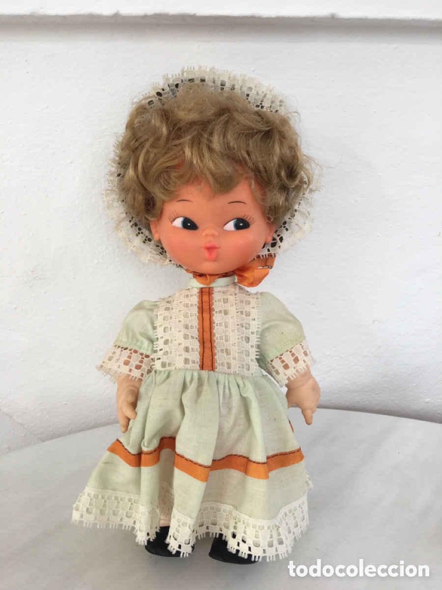 Mu&ntilde;ecas espa&ntilde;olas modernas: Mu&ntilde;eca Antigua con vestido y gorro - Foto 1